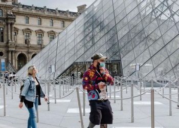 Con una decisión esperada hace unos días, la Prefectura de París, a petición del Ayuntamiento, decidió imponer el uso de mascarillas en algunas zonas de la capital francesa