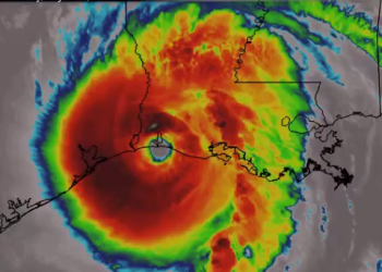 El poderoso huracán Laura tocó tierra como categoría 4 y ha ido bajando la velocidad de sus vientos / Es la tormenta más poderosa en 100 años