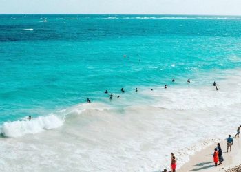 Debido a un incremento en el riesgo de contagio de los últimos cuatro días se frustró el cambio del semáforo estatal al color amarillo en la zona norte de Quintana Roo / Todo el Estado permanecerá en naranja
