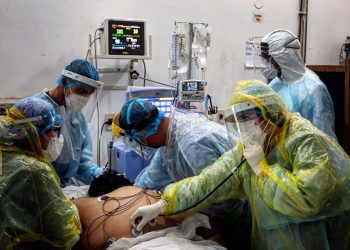 Tapabocas obligatorio en toda la ciudad de París / Francia impone su uso también en las escuelas, que inician las clases la semana que viene, y las universidades de todo el país