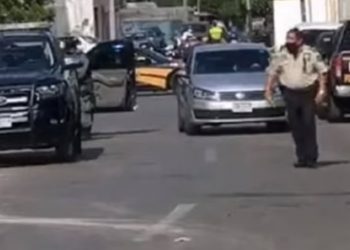 Únicamente dos personas de la banda de ladrones que el pasado 24 de agosto asaltaron a una mujer en un supermercado del centro de Mérida permanecerán detenidos, mientras los otros tres no fueron vinculados por falta de pruebas, según el juez