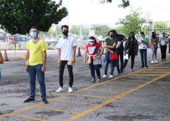 Más de tres mil 400 jóvenes se dieron cita en las 19 sedes dispuestas para la aplicación de las pruebas EXANI-II de ingreso a las licenciaturas de la Universidad Autónoma de Yucatán