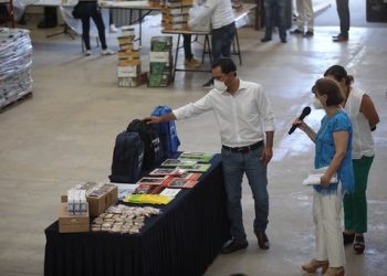Gobernador Mauricio Vila Dosal inicia la entrega de 272,840 paquetes útiles escolares del programa “Impulso Escolar” / También supervisó los desayunos escolares que bimestralmente se entregarán a los padres de familia de cerca de 115,000 niños de todo el estado de primero y segundo año de preescolar