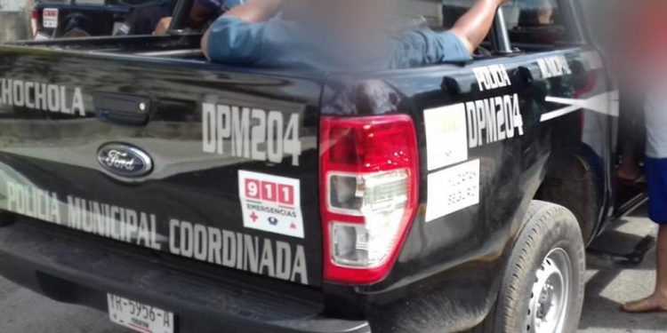 Bien borrachos fueron detenidos en Nunkiní, Campeche, el director de la Policía Municipal y cuatro elementos policíacos del municipio yucateco de Chocholá