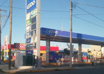 La gasolinera G500 ubicada en avenida Vasconcelos en la colonia Jardines de Vista Alegre fue clausurada durante la noche del lunes por el Ayuntamiento de Mérida por orden de un juez federal tras la violación de sellos