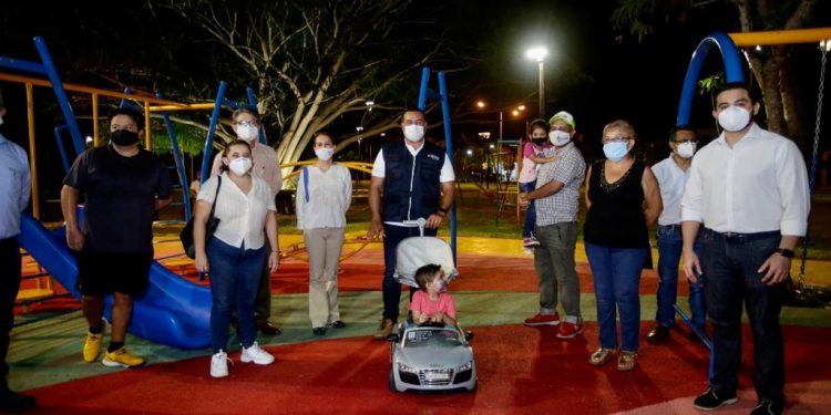 El alcalde Renán Barrera realizó la entrega simbólica de las obras del parque del fraccionamiento Real Montejo, realizadas bajo el esquema de diseño participativo