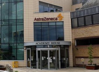 AstraZeneca y Oxford suspendieron los ensayos de la vacuna contra el coronavirus que va a producirse en Argentina y en México por efectos adversos luego de que un voluntario que recibió una dosis presentó una reacción grave