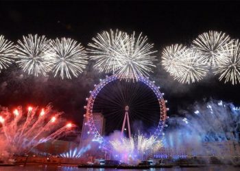 El alcalde de Londres, Sadiq Khan, ha confirmado que este año no se llevará a cabo la tradicional exhibición de fuegos artificiales de Nochevieja en la capital británica debido a la pandemia de coronavirus