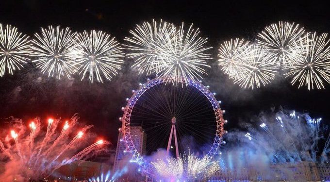 El alcalde de Londres, Sadiq Khan, ha confirmado que este año no se llevará a cabo la tradicional exhibición de fuegos artificiales de Nochevieja en la capital británica debido a la pandemia de coronavirus