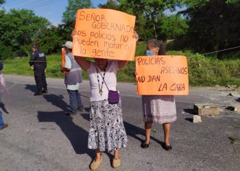 Cerraron carretera Mérida-Tixkokob familiares y vecinos de Marvin Jiménez Madrigal, quien fue atropellado presuntamente por una patrulla de la Secretaría de Seguridad Pública (SSP) el domingo pasado