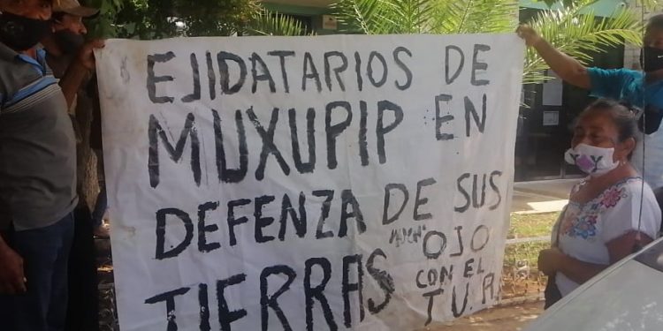 Ante el Tribunal Unitario Agrario ejidatarios del ejido de Muxupip se manifestaron para rechazar la venta de 1,600 hectáreas de tierra