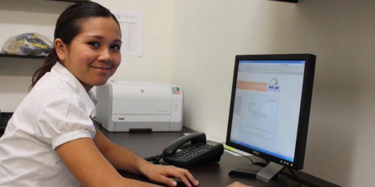 Inicia ciclo escolar en modalidad virtual / UADY capacita a docentes para este cambio educativo