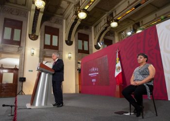 Funcionarios del SAT de pasadas administraciones federales maniobraron para que personas físicas y morales dejaran de pagar impuestos