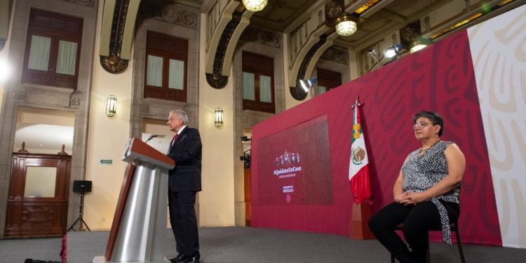 Funcionarios del SAT de pasadas administraciones federales maniobraron para que personas físicas y morales dejaran de pagar impuestos