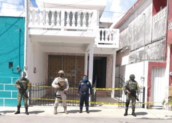 Descubre la Guardia Nacional toma clandestina de combustible en el centro de Progreso a dos cuadras y media de Palacio Municipal