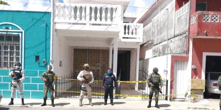 Descubre la Guardia Nacional toma clandestina de combustible en el centro de Progreso a dos cuadras y media de Palacio Municipal