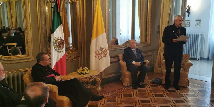 El gobierno mexicano entregó la condecoración “Ohtli” al arzobispo yucateco Jorge Carlos Patrón Wong en la embajada de México ante el Vaticano