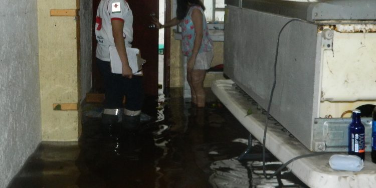 Cruz Roja Mexicana realiza recorrido por viviendas afectadas por inundaciones de los municipios de Valladolid y Tizimín / En Chemax, aún hay comunidades sin luz y aisladas