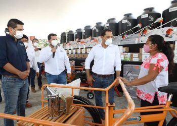 En gira de trabajo por el municipio de Tekax, el gobernador Mauricio Vila Dosal puso en marcha la distribución de herramientas, maquinaria y materiales