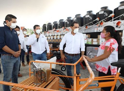 En gira de trabajo por el municipio de Tekax, el gobernador Mauricio Vila Dosal puso en marcha la distribución de herramientas, maquinaria y materiales