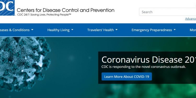 CDC de Estados Unidos reconocieron que el coronavirus se puede propagar a través de pequeñas partículas que pueden permanecer en el aire y contagiar a personas que están a más de 1,8 metros