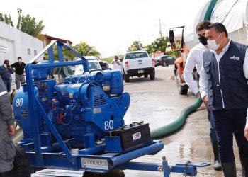 El gobierno federal, a través de la Conagua, apoya la evacuación de agua en el Fraccionamiento Las Américas, en colaboración con el Ayuntamiento de Mérida y el gobierno del Estado