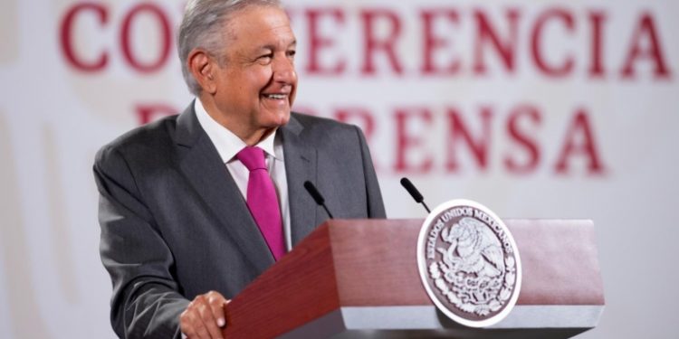Funcionarios que quieran participar en elecciones tienen hasta fin de mes para renunciar al gobierno dijo el presidente Andrés Manuel López Obrador