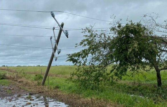 Según la Comisión Federal de Electricidad (CFE), hasta el momento el huracán ha provocado la afectación del suministro eléctrico a 453,179 usuarios