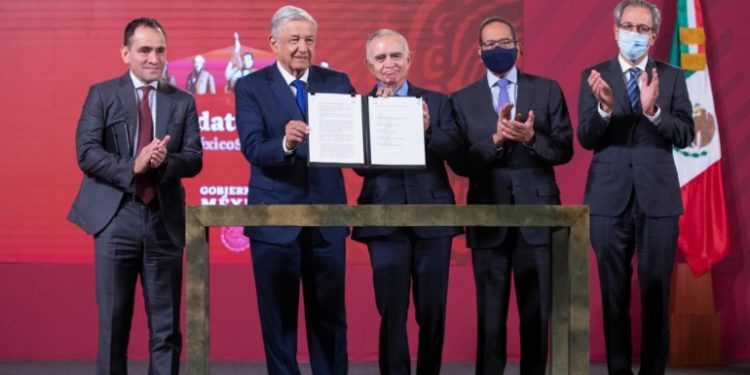 En Yucatán invertirán 4000 millones de pesos en el Puerto de Progreso y unos 5000 en Quintana Roo anunció el presidente AMLO al firmar convenio con el sector privado