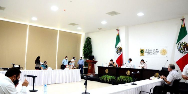 Rechazan modificar la Ley de Hacienda y la Ley de Ingresos de Progreso para el ejercicio fiscal 2020, presentado por el alcalde, Julián Zacarías Curi por maniobra de carga y descarga