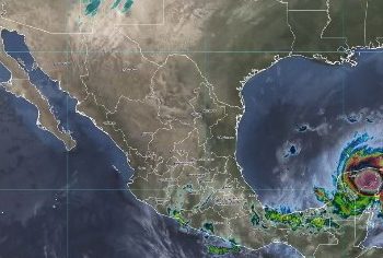 Zeta se debilitó a tormenta tropical en las inmediaciones de Progreso, con vientos máximos sostenidos de 110 kilómetros por hora y rachas de 140