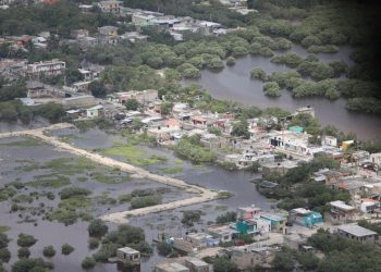 Se instalarán en Río Lagartos una planta potabilizadora de agua y una cocina comunitaria para atender a las familias / El Cuyo a oscuras y aislado