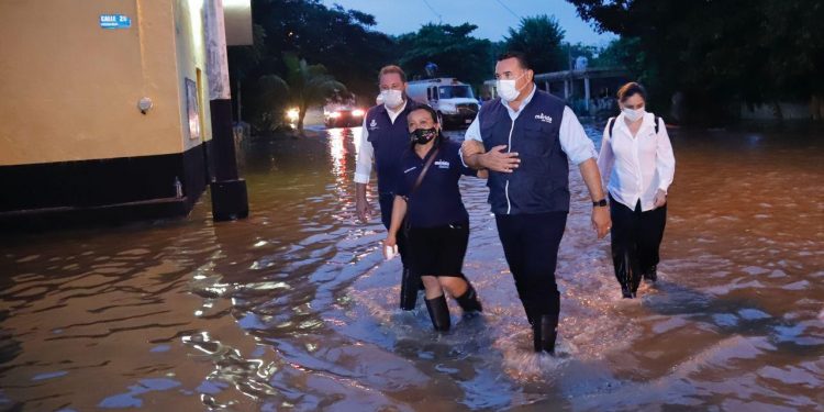 Refuerza labores el Ayuntamiento en zonas afectadas por las intensas lluvias, dicen autoridades / Desalojo de agua, construcción y limpieza de pozos, poda de árboles, entre otras medidas
