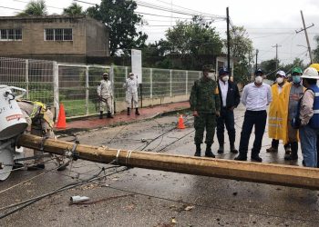 El gobernador Mauricio Vila Dosal realiza una gira por el municipio y la ciudad de Tizimín para corroborar daños y supervisar ayuda de la población