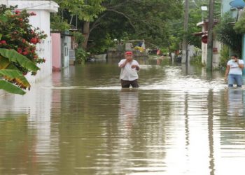 Contaminación de caleras, cementeras y granjas se complica con las lluvias / Inviable la construcción subterránea del Tren Maya
