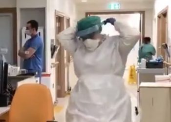 El gobierno de Irlanda del Norte decretó el cierre de colegios y bares para intentar contener los contagios del coronavirus