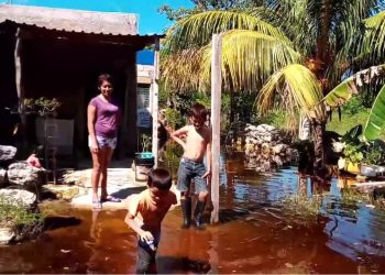 Las comisarías de Komchen y Kikteil se encuentran todavía muy inundadas / Las vías de acceso están casi impracticables aún / Familias padecen y necesitan ayuda