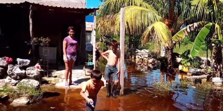 Las comisarías de Komchen y Kikteil se encuentran todavía muy inundadas / Las vías de acceso están casi impracticables aún / Familias padecen y necesitan ayuda