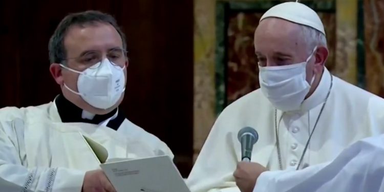 “Necesitamos crear una ley sobre las uniones civiles” para parejas del mismo sexo: De esta forma, los homosexuales disfrutarían de cobertura legal, yo he defendido esto”, afirma el Pontífice en documental presentado en Roma