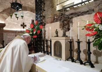 El mercado solo no resuelve todo, aunque otra vez nos quieran hacer creer este dogma de fe neoliberal; no todo se resuelve con la libertad de mercado, advierte en el Papa en su nueva encíclica