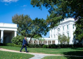 El presidente de los Estados Unidos, Donald Trump, dio a conocer que se contagió de coronavirus y también su esposa Melania