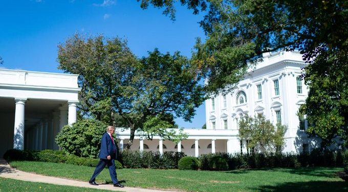 El presidente de los Estados Unidos, Donald Trump, dio a conocer que se contagió de coronavirus y también su esposa Melania