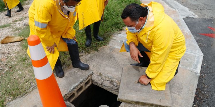El alcalde Renán Barrera supervisa labores en la ciudad ante el paso de la tormenta tropical “Gamma”
