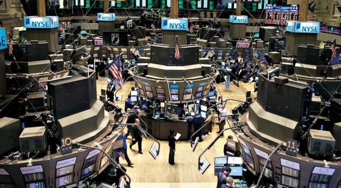 Mercados estadounidenses se desploman por incertidumbre sobre las negociaciones de estímulo económico y los crecientes casos de coronavirus