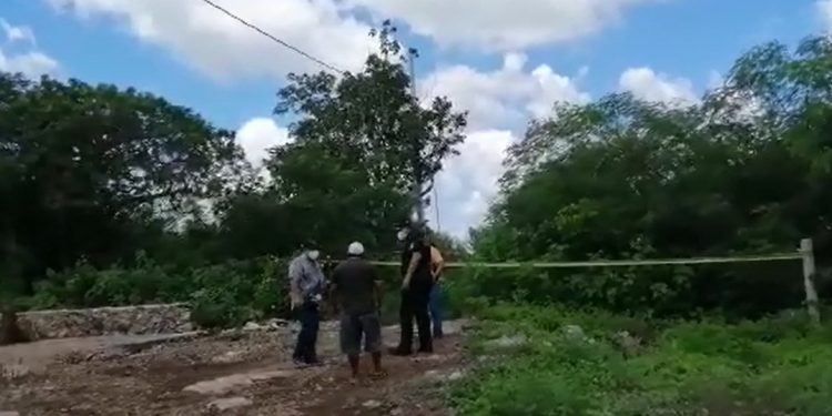 Iba camino de comprar su desayuno en su bicicleta en la calle 171 y 30 de la colonia Cecilio Chí en el municipio de Kanasín cuando descubrió una persona tirada boca arriba