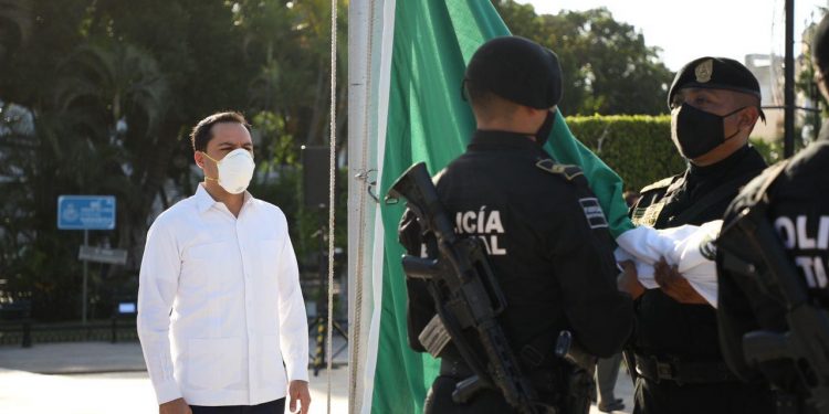 El gobernador Mauricio Vila Dosal encabeza en Yucatán ceremonia cívica por el 110 aniversario del inicio de la Revolución Social Mexicana