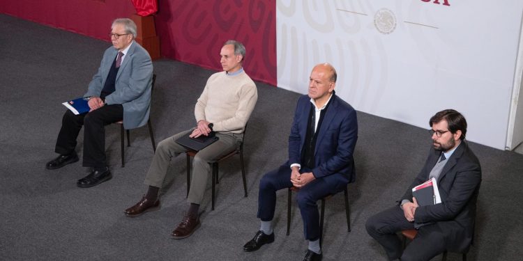 Ante la carencia de médicos generales y especialistas aumentan presupuesto para formar profesionales de la salud, dice el gobierno federal