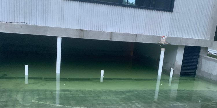 Vecinos del Country también han padecido inundaciones en sus casas, falta de electricidad por las instalaciones anegadas / Muchos se han ido a hoteles