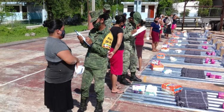 Ejército continúa con entrega de artículos del FONDEN a pobladores de Yucatán: en esta ocasión en las comisarías de Chan Tres Reyes, Transcorral, San Lorenzo Chiquilá, Dzonot Mezo, San Luis Tzuck y Xbohom de Tizimín