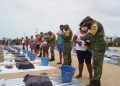Elementos del ejército mexicano se encuentran realizando la entrega de artículos del Fondo de Desastres Naturales en San Felipe, Dzidzantún y San Crisanto